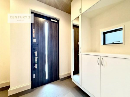 ���ց@�~���[�t���V���[�Y�{�b�N�X�t���Ȃ̂ŁA���ւ��Еt�����|�������₷���ł��I
�X�b�L���������ւŌ˂��J�����u�ԁA�������̂���S�n������Ԃ��o�}���Ă���܂��B