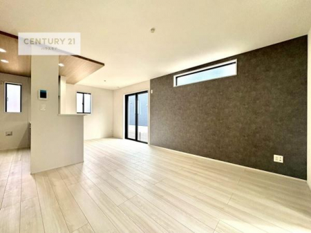 ���r���O�@�D�����z���܂肪���r���O����ł���ċ��S�n�̗ǂ���Ԃ����o���Ă���܂��I
���났�̎��Ԃ��߂����܂��I