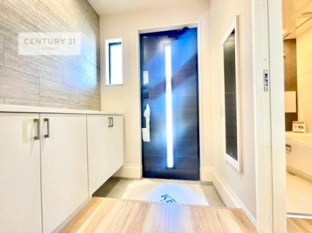 ���ց@���ւ̃V���[�Y�{�b�N�X�́A���[�͗ǍD�ŌC���������萮���ł��邾���łȂ��A�㕔������I�Ƃ��Ċ��p�\�B���C�ɓ���̏�����O���[����u���΁A���q���}���邨�����ȋ�ԂɎd�オ��܂��I