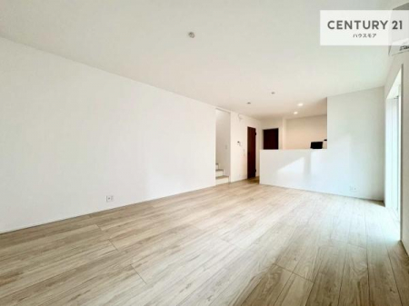 ���r���O�@�D�����z���܂肪���r���O����ł���ċ��S�n�̗ǂ���Ԃ����o���Ă���܂��I
���났�̎��Ԃ��߂����܂��I