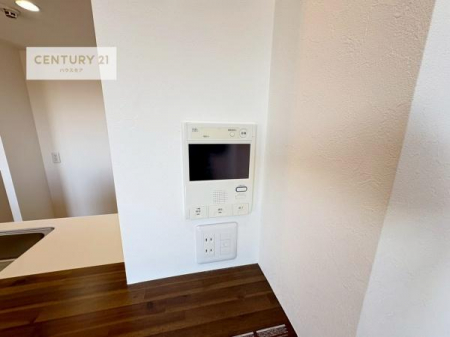 ���̑��@TV���j�^�[�t�C���^�[�t�H���������B���K�҂̊���m�F���Ă���Ή��ł��邽�߁A�h�Ɩʂɂ��z�����ꂽ���S�̐ݔ��ł��B