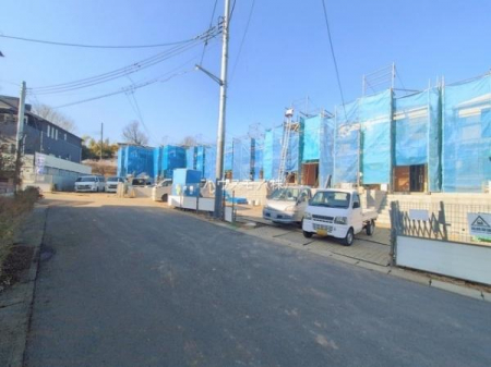 ���̑����n�@�O�ʓ��H6���I�z����ǍD�ȗ��n�ł��B
�Ԍɓ��ꂪ���ȕ������S�ł��ˁB