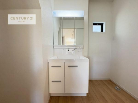 ���ʑ�E���ʏ��@�O�ʋ��d�l�̐��ʏ��́A�g�����Ȃ݂����₷������I���͎��[�ɂȂ��Ă��܂��B�h���C���[�₨���ϓ����Еt������̂Ő��ʑ������X�b�L���ƌ����邱�Ƃ��o���܂��I