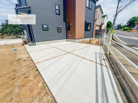 ���ԏ�@���ԃX�y�[�X��2�䕪����܂��I�Z�J���h�J�[�͂������A�o�C�N�⎩�]�ԂȂǂ��u���ꏊ�ɍ���܂���B