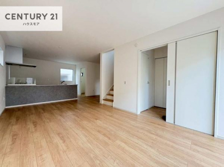 ���r���O�@�S�n�ǂ����r���O�͉Ƒ������R�ƏW�܂�܂��B�Ƒ��c�R�̎��Ԃ����������ł��B���Ƒ��ƁA����w�[���������Ԃ��߂��������ł��ˁB���邭�J���I�ȋ�Ԃł��B