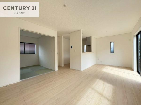 ���r���O�@�D�����z���܂肪���r���O����ł���ċ��S�n�̗ǂ���Ԃ����o���Ă���܂��I
���났�̎��Ԃ��߂����܂��I