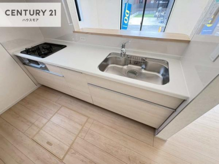 �L�b�`���@��l�C�̑Ζʎ��V�X�e���L�b�`�����̗p���Ă��܂��I���Ƒ��̃R�~���j�P�[�V���������R�Ƒ�����݌v�ł��B
���q�l�ɂ��ڂ��͂��̂Ŋ������ł��ˁI�L�X�g���ĉ��K�ō�Ƃ��i�݂܂��B