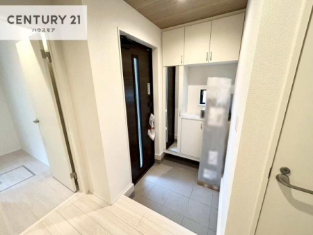 ���ց@�~���[�t���V���[�Y�{�b�N�X�t���Ȃ̂ŁA���ւ��Еt�����|�������₷���ł��I
�X�b�L���������ւŌ˂��J�����u�ԁA�������̂���S�n������Ԃ��o�}���Ă���܂��B