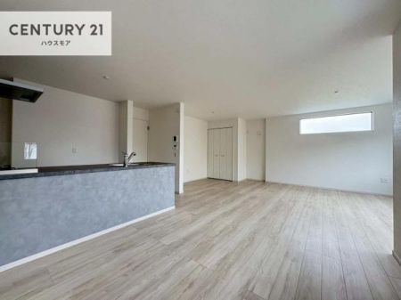 ���r���O�@�S�n�ǂ����r���O�͉Ƒ������R�ƏW�܂�܂��B�Ƒ��c�R�̎��Ԃ����������ł��B���Ƒ��ƁA����w�[���������Ԃ��߂��������ł��ˁB���邭�J���I�ȋ�Ԃł��B