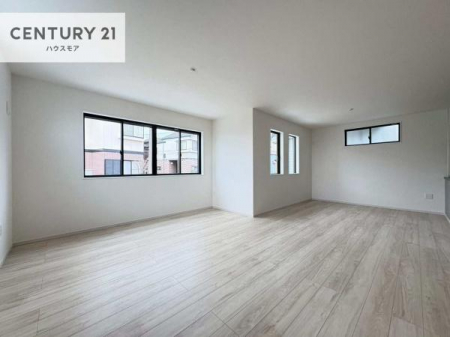 ���r���O�@��؂ȉƑ����W�܂邩�炱��LDK�ɂ͂�����肽���B
�q�����������C�ɏ΂��Ȃ��瑖�����Ă���p�����������u�L���Ƃɂ��ėǂ������v�Ǝv���u�Ԃł��B