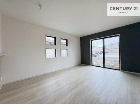 ���r���O�@�傫�ȑ����炽���Ղ�̗z���������閾�邢���r���O�B�J�����̂��郊�r���O�ŉƑ��c���̂��났�̎��Ԃ��߂����܂��I�����̂����w�\�ł��I���񌻒n�ŗz������Ȃǂ��̊����������܂��I