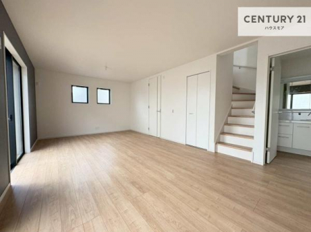 ���r���O�@�J�����̂���L�XLDK�I�\�t�@�[��_�C�j���O�e�[�u����u���Ă������ɂȂ�Ȃ��̂ŉ��K�ɉ߂����܂��I�R�~���j�P�[�V���������₷�����r���O�ł��I