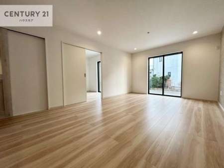 ���r���O�@�D�����z���܂肪���r���O����ł���ċ��S�n�̗ǂ���Ԃ����o���Ă���܂��I
���났�̎��Ԃ��߂����܂��I