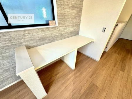 ���̑����ρ@���r���O�ɂ̓X�^�f�B�J�E���^�[����I
���q�l�̂��׋��X�y�[�X�₿����Ƃ�����Ƒ�ɂ��҂�����ł��ˁB