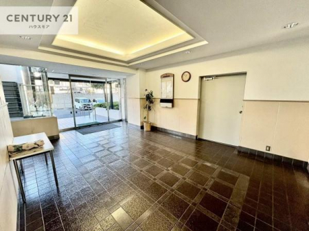 ���r�[�@���r�[�͖��邭�J���������ς��ł��B����������������āA�o�}���Ă���܂��B
