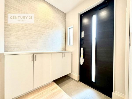 ���ց@�V���[�Y�{�b�N�X�t���Ȃ̂ŁA���ւ��Еt�����|�������₷���ł��I
�X�b�L���������ւŌ˂��J�����u�ԁA�������̂���S�n������Ԃ��o�}���Ă���܂��B
