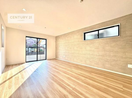 ���r���O�@�傫�ȑ����炽���Ղ�̗z���������閾�邢���r���O�B�J�����̂��郊�r���O�ŉƑ��c���̂��났�̎��Ԃ��߂����܂��B