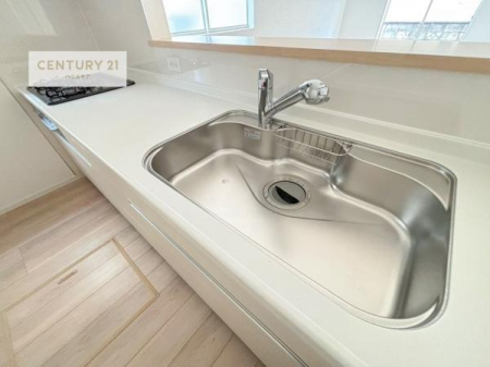 ���d�l�ʐ^(�L�b�`���j�@��l�C�̑Ζʎ��V�X�e���L�b�`�����̗p���Ă��܂��I���Ƒ��̃R�~���j�P�[�V���������R�Ƒ�����݌v�ł��B
���q�l�ɂ��ڂ��͂��̂Ŋ������ł��ˁB���[�͂�����܂��I�i���d�l�j