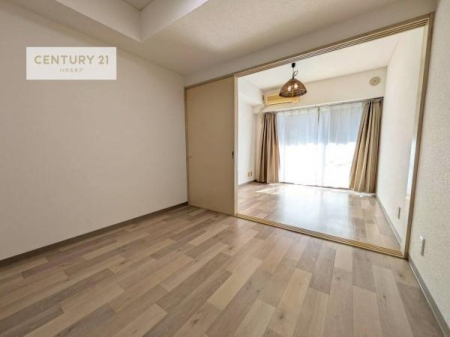 ���r���O�@�\�t�@�[��_�C�j���O�e�[�u����u���Ă������ɂȂ�Ȃ��̂ŉ��K�ɉ߂����܂��I�R�~���j�P�[�V���������₷����Ԃł��B