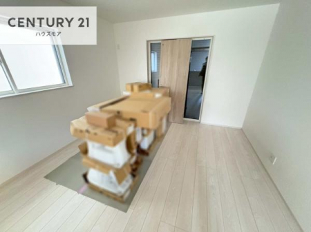 ���r���O�@�S�n�ǂ����r���O�͉Ƒ������R�ƏW�܂�܂��B�Ƒ��c�R�̎��Ԃ����������ł��B���Ƒ��ƁA����w�[���������Ԃ��߂��������ł��ˁB���邭�J���I�ȋ�Ԃł��B