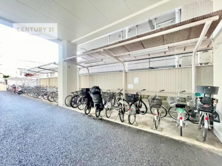 ���̑����p���@���֏ꊮ���ŁA���q���܂̎��]�Ԃ�ʋΗp�̎��]�Ԃ����S���Ēu���܂��B���Ƒ��ɂ����ꂵ���֗��Ȑݔ��ł��B
�󂫏󋵂����C�y�ɂ��₢���킹���������B