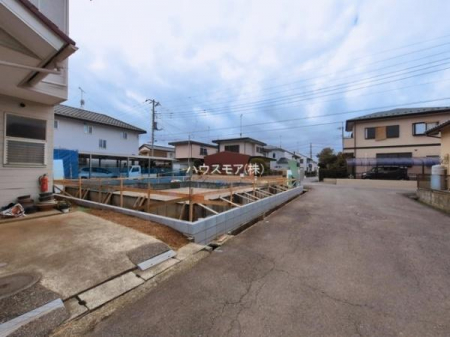 ���ԏ�@���ԃX�y�[�X��2�䕪����܂��I�Z�J���h�J�[�͂������A�o�C�N�⎩�]�ԂȂǂ��u���ꏊ�ɍ���܂���B(�Ԏ�ɂ��)