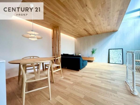 ���r���O�@�S�n�ǂ����r���O�͉Ƒ������R�ƏW�܂�܂��B�Ƒ��c�R�̎��Ԃ����������ł��B���Ƒ��ƁA����w�[���������Ԃ��߂��������ł��ˁB���邭�J���I�ȋ�Ԃł��B