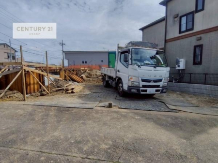 ���ԏ�@���ԃX�y�[�X��2�䕪����܂��I�Z�J���h�J�[�͂������A�o�C�N�⎩�]�ԂȂǂ��u���ꏊ�ɍ���܂���B