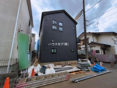 ���ԏ�@���ԃX�y�[�X��2�䕪����܂��I�Z�J���h�J�[�͂������A�o�C�N�⎩�]�ԂȂǂ��u���ꏊ�ɍ���܂���B