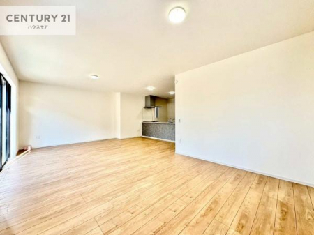 ���r���O�@�D�����z���܂肪���r���O����ł���ċ��S�n�̗ǂ���Ԃ����o���Ă���܂��I
���났�̎��Ԃ��߂����܂��I