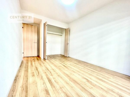 �m���@�L�x�Ȏ��[�X�y�[�X�ŁA�Z��Ԃ�������B
��������}���A��������Ԃ�ۂĂ���[�[���̏Z�܂��ł��B