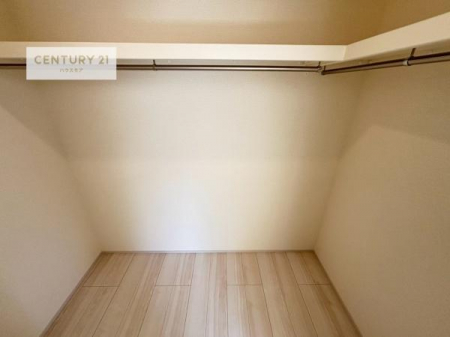 �����\�z�}(����)�@�E�H�[�N�C���N���[�[�b�g�t���ł��B��������̂��m���Ȃǂ����[���Ă��������ł��ˁI���ɂ���@�������ȂǋG�ߕ��̑傫�ȉƓd�����[�ł��܂��B�i���d�l�j