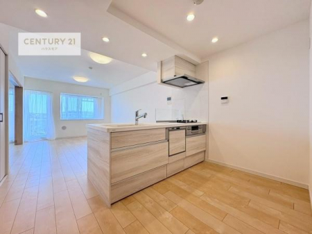 �L�b�`���@��l�C�̑Ζʎ��V�X�e���L�b�`�����̗p���Ă��܂��I���Ƒ��̃R�~���j�P�[�V���������R�Ƒ�����݌v�ł��B
���q�l�ɂ��ڂ��͂��̂Ŋ������ł��ˁI�L�X�g���ĉ��K�ō�Ƃ��i�݂܂��B