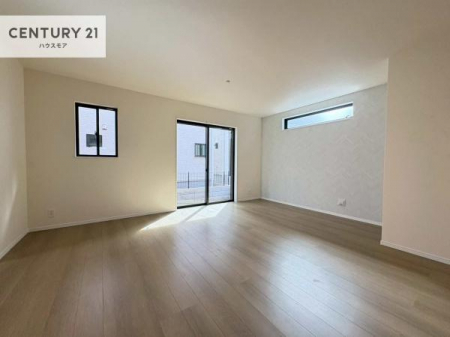 ���r���O�@�傫�ȑ����炽���Ղ�̗z���������閾�邢���r���O�B�J�����̂��郊�r���O�ŉƑ��c���̂��났�̎��Ԃ��߂����܂��I�����̂����w�\�ł��I���񌻒n�ŗz������Ȃǂ��̊����������܂��I