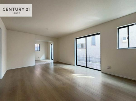 ���r���O�@�傫�ȑ����炽���Ղ�̗z���������閾�邢���r���O�B�J�����̂��郊�r���O�ŉƑ��c���̂��났�̎��Ԃ��߂����܂��I�����̂����w�\�ł��I���񌻒n�ŗz������Ȃǂ��̊����������܂��I