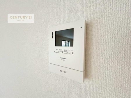 ���̑��@TV���j�^�[�t�C���^�[�t�H���������B���K�҂̊���m�F���Ă���Ή��ł��邽�߁A�h�Ɩʂɂ��z�����ꂽ���S�̐ݔ��ł��B