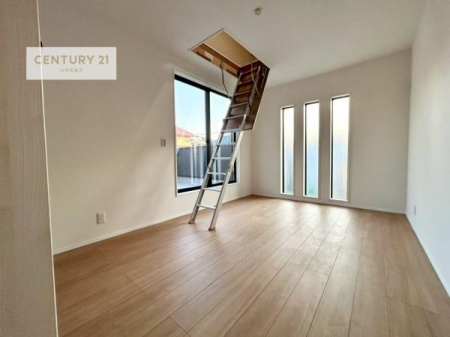 �Q���@�o���R�j�[�֖ʂ����m���Ȃ̂œV�C�̂������̓o���R�j�[�֏o�ă��t���b�V������̂������ł��ˁI
���������[�t���ŕ��i�g��Ȃ��悤�ȋG�߂��̂̃C���e���A�̎��[�ɂ��Ή��I�������̕ЂÂ��y�X�I