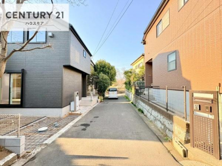 ���̑����n�@�O�ʓ��H6���I�z����ǍD�ȗ��n�ł��B
�Ԍɓ��ꂪ���ȕ������S�ł��ˁB