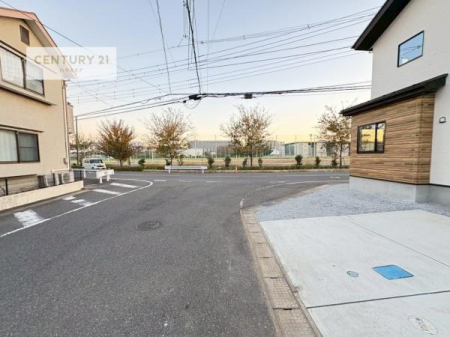 ���̑����n�@�O�ʓ��H��7���~8���I�z����ǍD�ȗ��n�ł��B
�Ԍɓ��ꂪ���ȕ������S�ł��ˁB