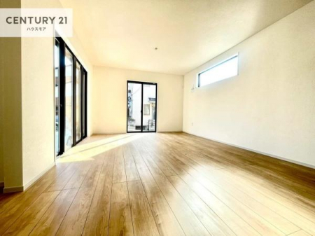 ���r���O�@�傫�ȑ����炽���Ղ�̗z���������閾�邢���r���O�B�J�����̂��郊�r���O�ŉƑ��c���̂��났�̎��Ԃ��߂����܂��I