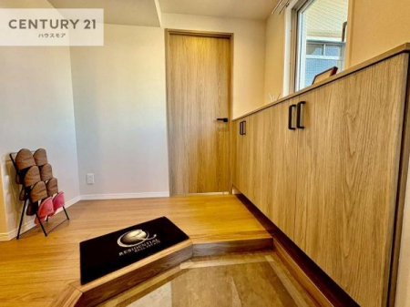 ���ց@�V���[�Y�{�b�N�X�t���Ȃ̂ŁA���ւ��Еt�����|�������₷���ł��I
�X�b�L���������ւŌ˂��J�����u�ԁA�������̂���S�n������Ԃ��o�}���Ă���܂��B

