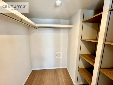 ���[�@�E�H�[�N�C���N���[�[�b�g�t���ł��B��������̂��m���Ȃǂ����[���Ă��������ł��ˁI���ɂ���@�������ȂǋG�ߕ��̑傫�ȉƓd�����[�ł��܂��B