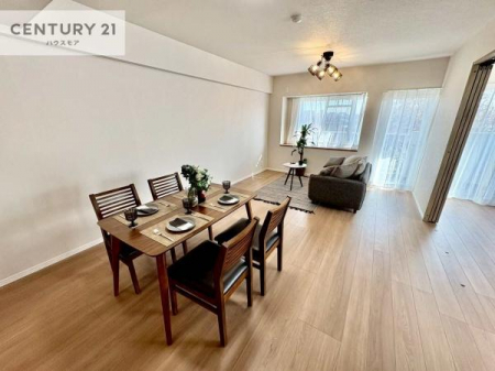 ���r���O�@�D�����z���܂肪���r���O����ł���ċ��S�n�̗ǂ���Ԃ����o���Ă���܂��I
���났�̎��Ԃ��߂����܂��I