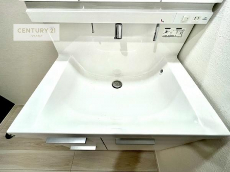 ���ʑ�E���ʏ��@�[�����ʑ�{�E���́A�������˂ɂ����̂ł�����ꂪ�y�X�I���������ۂĂ܂��I
�L���C�Ȑ��ʏ��Ŏ��������̃��`�x�[�V�������オ��܂��ˁI