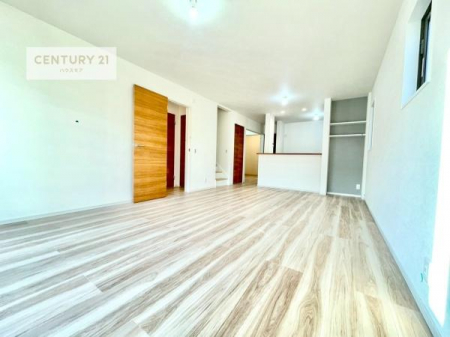 ���r���O�@�D�����z���܂肪���r���O����ł���ċ��S�n�̗ǂ���Ԃ����o���Ă���܂��I
���났�̎��Ԃ��߂����܂��I