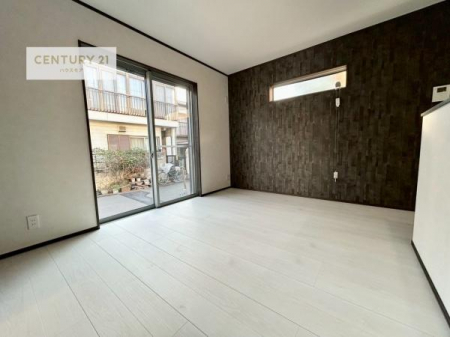 ���r���O�@�D�����z���܂肪���r���O����ł���ċ��S�n�̗ǂ���Ԃ����o���Ă���܂��I
���났�̎��Ԃ��߂����܂��I