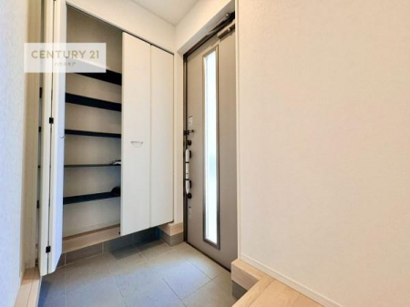 ���ց@�V���[�Y�{�b�N�X�t���Ȃ̂ŁA���ւ��Еt�����|�������₷���ł��I
�X�b�L���������ւŌ˂��J�����u�ԁA�������̂���S�n������Ԃ��o�}���Ă���܂��B