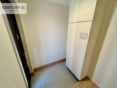 ���ց@�V���[�Y�{�b�N�X�t���Ȃ̂ŁA���ւ��Еt�����|�������₷���ł��I
�X�b�L���������ւŌ˂��J�����u�ԁA�������̂���S�n������Ԃ��o�}���Ă���܂��B