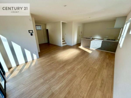 ���r���O�@�S�n�ǂ����r���O�͉Ƒ������R�ƏW�܂�܂��B�Ƒ��c�R�̎��Ԃ����������ł��B���Ƒ��ƁA����w�[���������Ԃ��߂��������ł��ˁB���邭�J���I�ȋ�Ԃł��B
