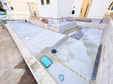 ���ԏ�@���ԃX�y�[�X��2�䕪����܂��I�Z�J���h�J�[�͂������A�o�C�N�⎩�]�ԂȂǂ��u���ꏊ�ɍ���܂���B